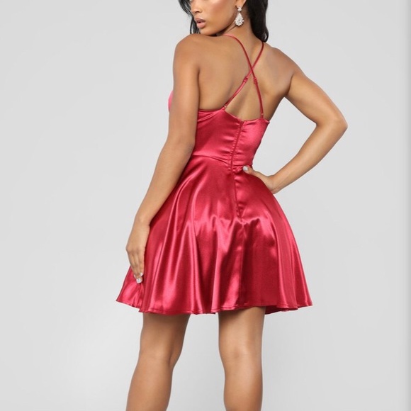 Back cross dress from fashion nova - Picture 2 of 5